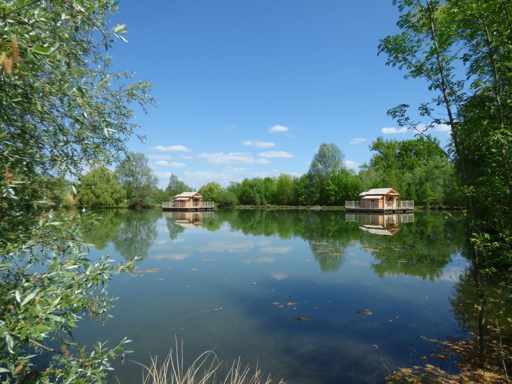 Cabanes Flottantes Du Lac De Pelisse Hotell Douzains Eksteriør bilde