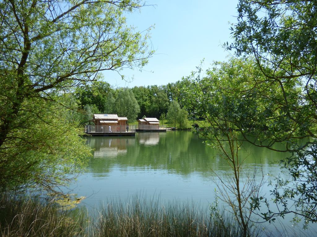 Cabanes Flottantes Du Lac De Pelisse Hotell Douzains Eksteriør bilde