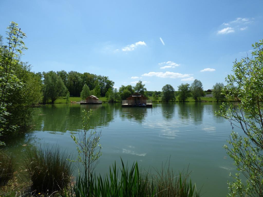 Cabanes Flottantes Du Lac De Pelisse Hotell Douzains Eksteriør bilde