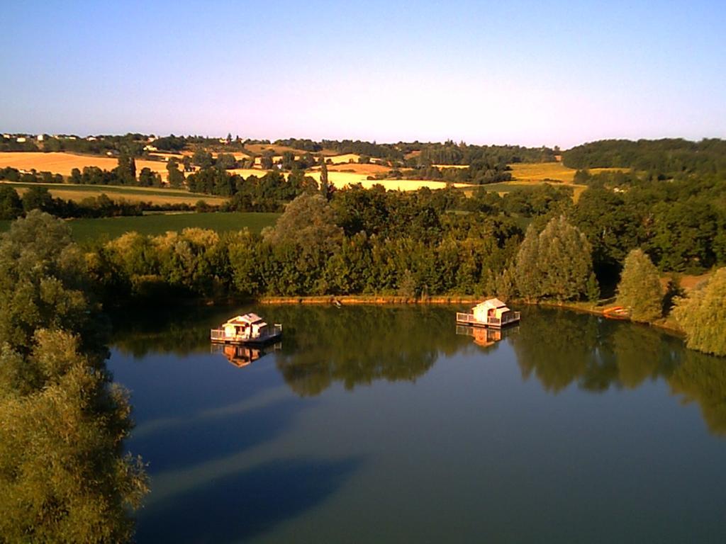 Cabanes Flottantes Du Lac De Pelisse Hotell Douzains Eksteriør bilde